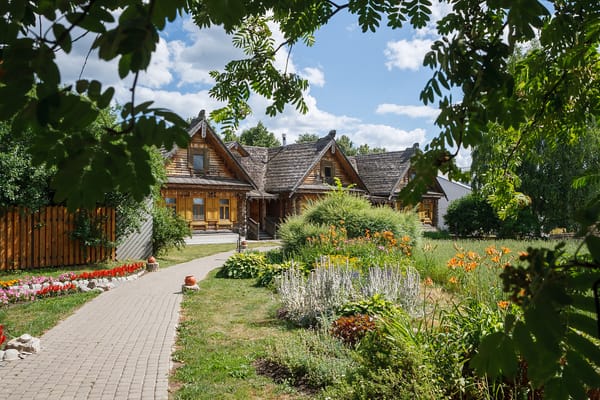 Pushkarskaya Sloboda: Inside Suzdal’s Living Landscape