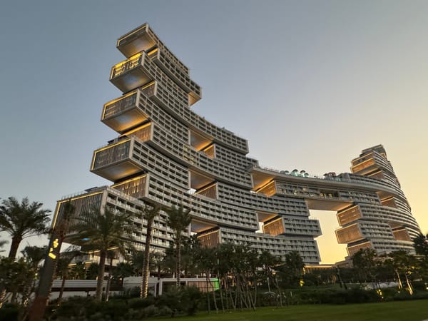 Between Desert and Dream: The Ongoing Transformation of Dubai's Hospitality Landscape